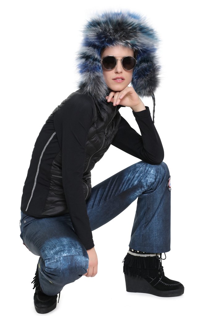 winternational1's tweet photo. Just supposing she's posing!

#siennaalexandereyewear #sunglasses #BEKELLY #sportalm #furhat #winterwear #winterwardrobe #winterfashion #niceboots #jeans #skistyle #skiwear #lookgoodontheslopes #ilovewinterthebest #aspen #colorado #thredbo #dolomites #alps https://t.co/j91WJzkHS6