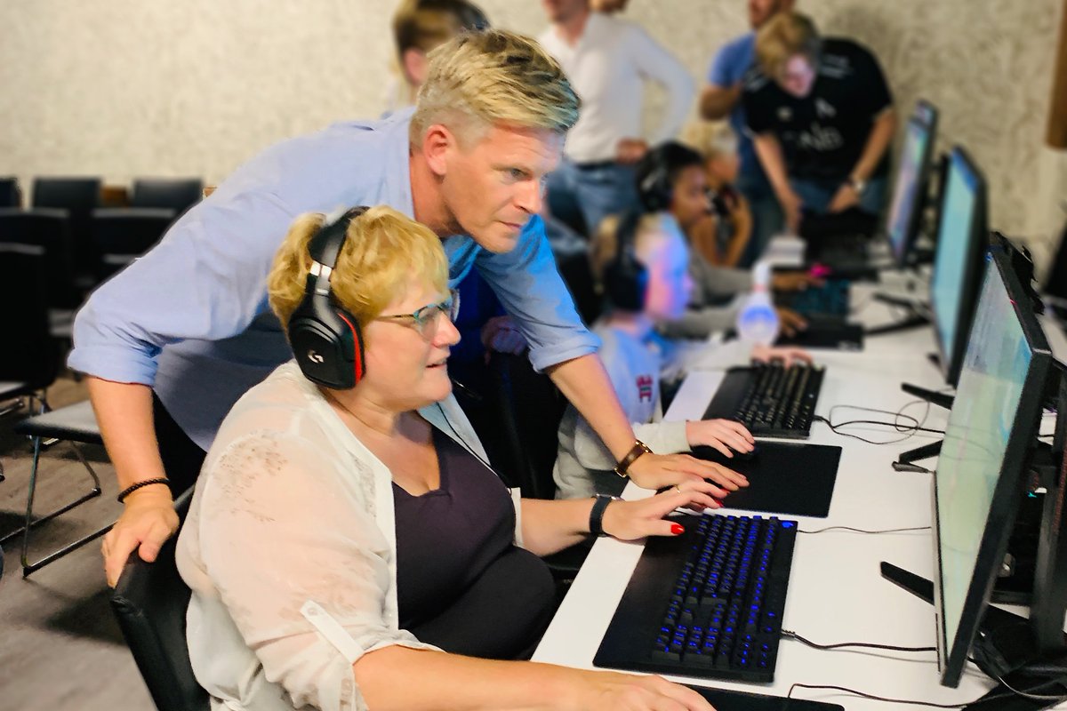 Har spill-teknologi og gaming noe i skolen å gjøre? 🏫🎮
Sjekk bonus-episoden 🔥 Itunes: s.atea.no/2OZfFT4 eller Spotify: s.atea.no/2TBuoSQ