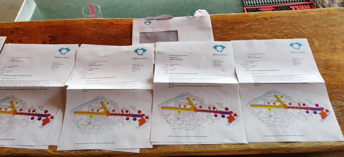 Is er iemand bij de <a href="/Gemeente_LV/">Gemeente LV</a> die zich verveelt?? 4 dezelfde brieven....? 😯