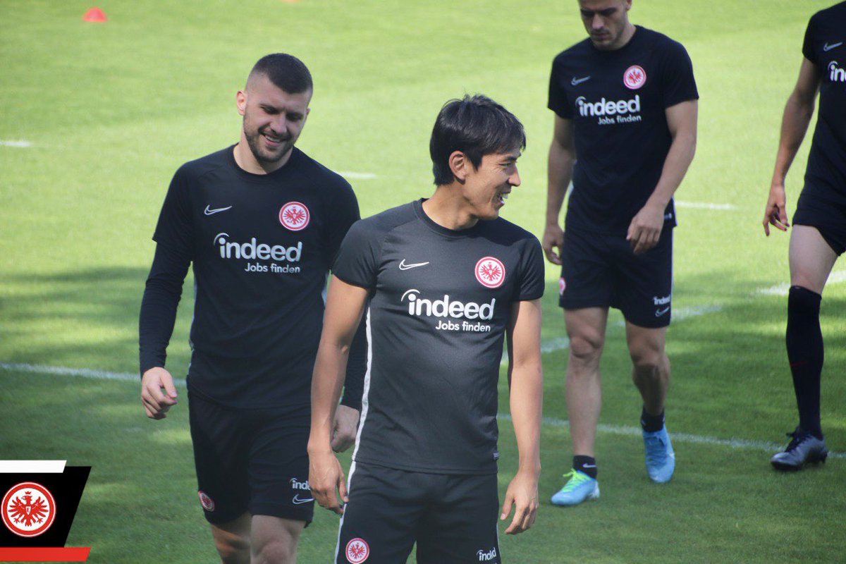 Eintracht Frankfurt على تويتر 本日の練習は 長谷部 選手のみ参加 鎌田 選手は自転車でリカバリー Sge フランクフルト アイントラハト