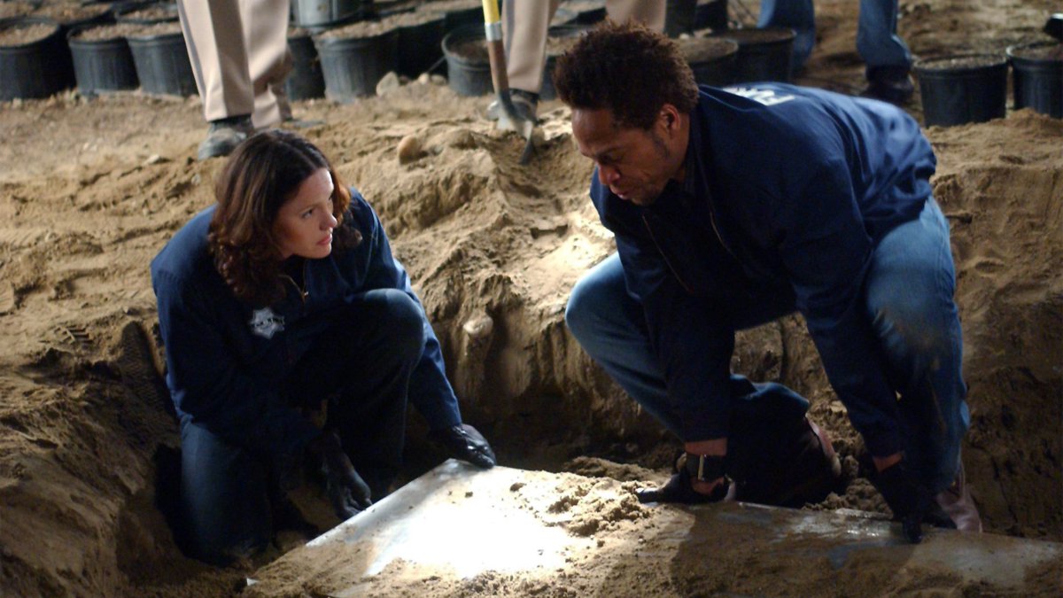 levmauc's tweet image. Ahora que QUENTIN TARANTINO vuelve a estar en boca de todos viene bien recordar que en 2005 dirigió un sensacional, claustrofóbico y asfixiante capítulo doble de CSI y que se lanzó a la venta como TV movie de la serie de manera independiente. Merecen la pena sus 80 mins