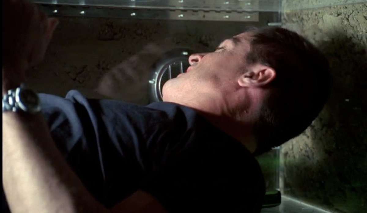 levmauc's tweet image. Ahora que QUENTIN TARANTINO vuelve a estar en boca de todos viene bien recordar que en 2005 dirigió un sensacional, claustrofóbico y asfixiante capítulo doble de CSI y que se lanzó a la venta como TV movie de la serie de manera independiente. Merecen la pena sus 80 mins