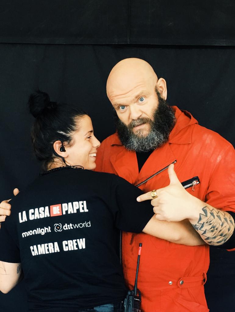 moonlight_bcn's tweet photo. @NereaMasferrer dando envidia a #Helsinki con la camiseta conmemorativa de @moonlight_bcn del rodaje de @lacasadepapeltv #moonlightbarcelona #lacasadepapel #dit #moneyheist #lifeonset https://t.co/wAhPgVTQ9f