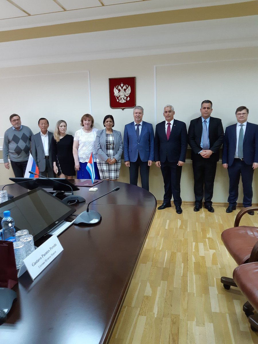Se efectuó en #Moscú reunión del Grupo de Trabajo de Geología y Minería, preparatorio de la Comisión Intergubernamental #Cuba #Rusia. Se firmó Protocolo que identifica nuevas potencialidades de cooperación económica. <a href="/EmbacubaRusia/">Embacuba Rusia</a> <a href="/CubaMINREX/">Cancillería de Cuba</a> <a href="/barreiro_raul/">Raúl García Barreiro</a> <a href="/Alba_B_Soto/">Alba B. Soto</a> <a href="/YairaJR/">Yaira Jiménez Roig</a>
