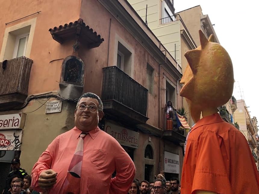 GegantsdeGracia's tweet photo. Avui els #gegantons han ballat davant de la imatge de #SantRoc al carrer Llibertat i hem celebrat el 20Ăš #aniversari del #Torradet i la #Gresca!!! @festagracia @Cultupopularbcn @Bcn_Gracia https://t.co/VnFJIIu0mv