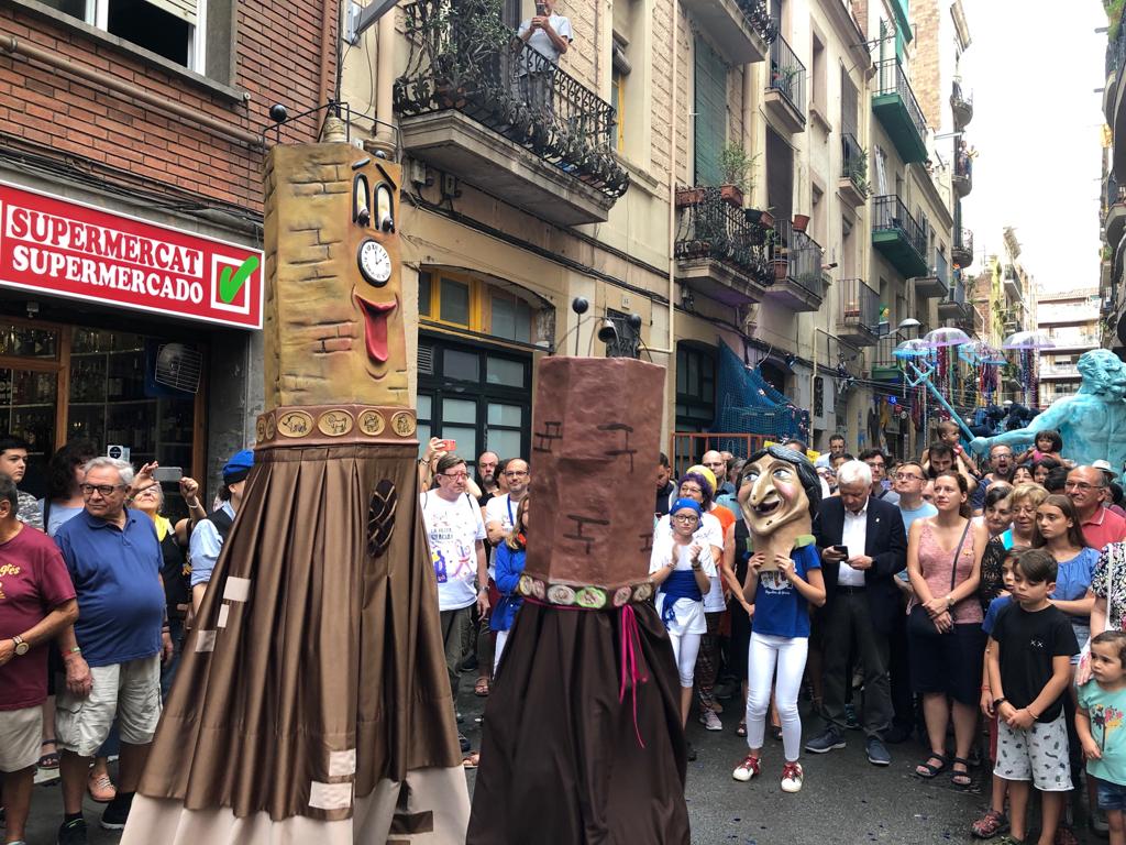 GegantsdeGracia's tweet photo. Avui els #gegantons han ballat davant de la imatge de #SantRoc al carrer Llibertat i hem celebrat el 20Ăš #aniversari del #Torradet i la #Gresca!!! @festagracia @Cultupopularbcn @Bcn_Gracia https://t.co/VnFJIIu0mv