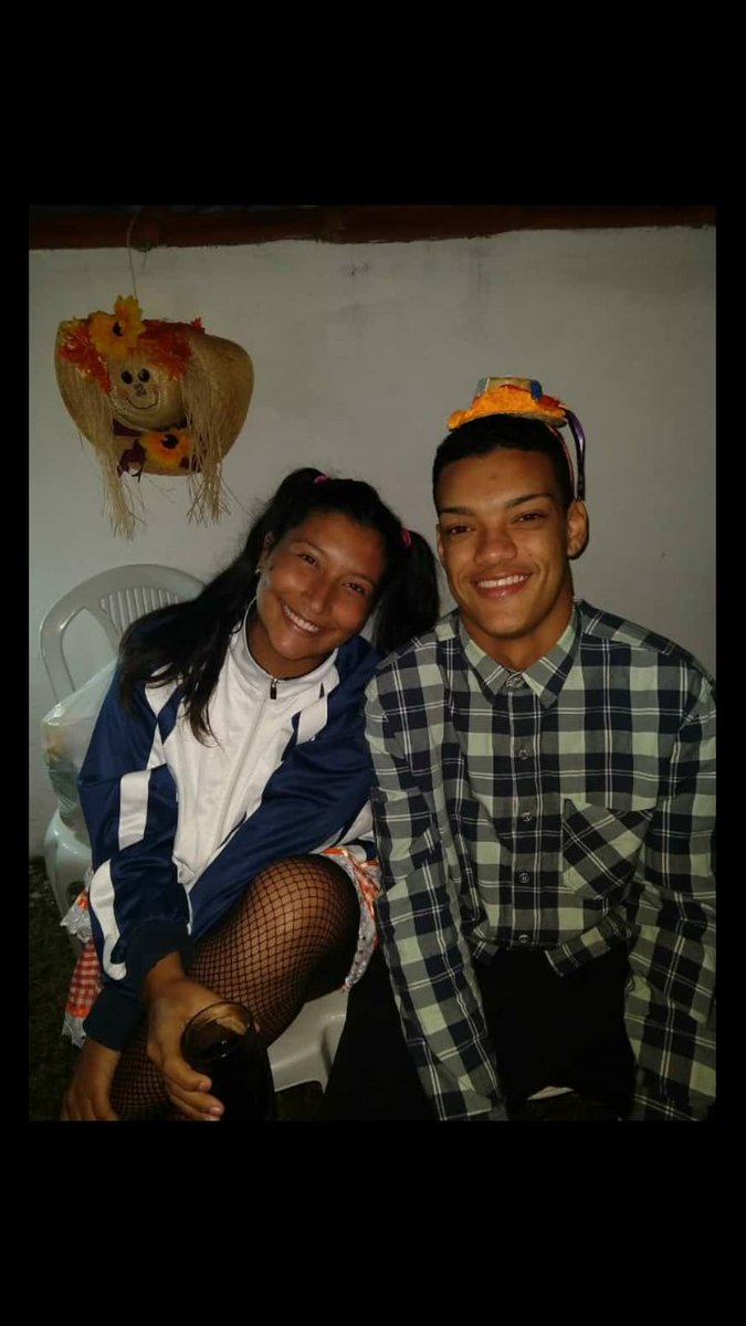 simascarool's tweet photo. Meu par 👫❤ https://t.co/TtdnPdvnN8