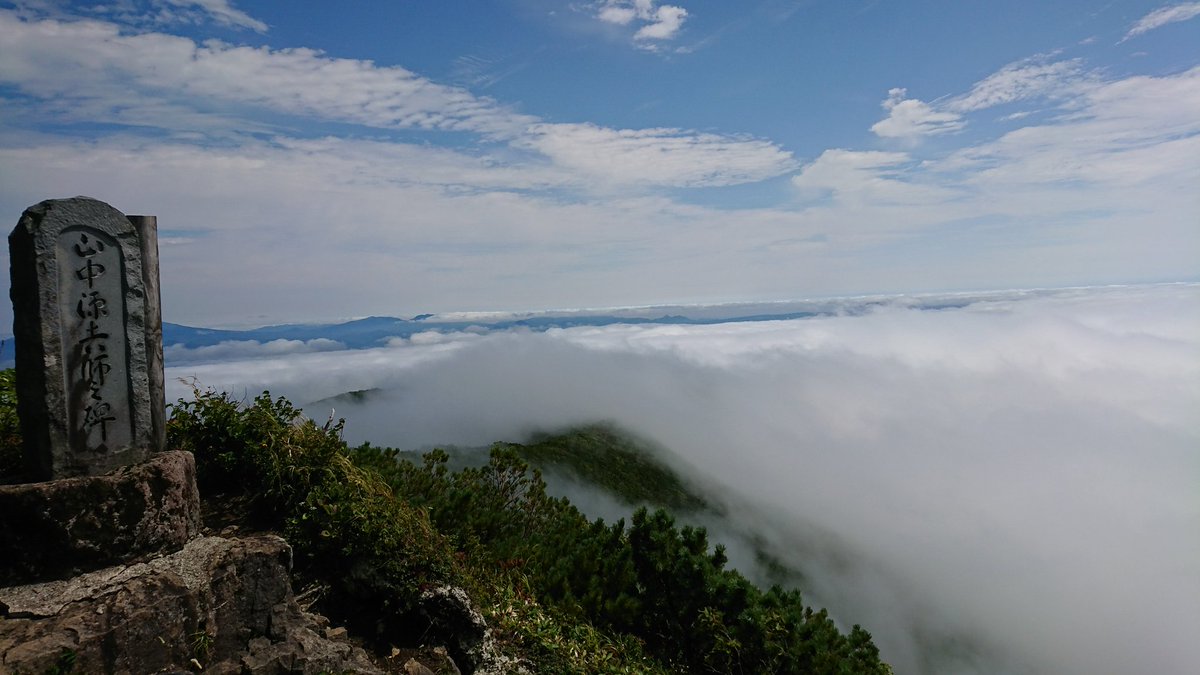 SC8084's tweet photo. 休日登山。
登山口はどんより悪天候。
登ると晴れてて、、、
結果きれいな雲海が見られました❗( ☆∀☆)
#休日登山 #トレーニング #山ガールという歳ではない #山が好き https://t.co/zJ9TrVjyzb