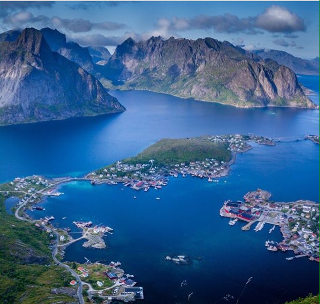 hamperium's tweet photo. Reine, Norge https://t.co/4OFYhO9IQW