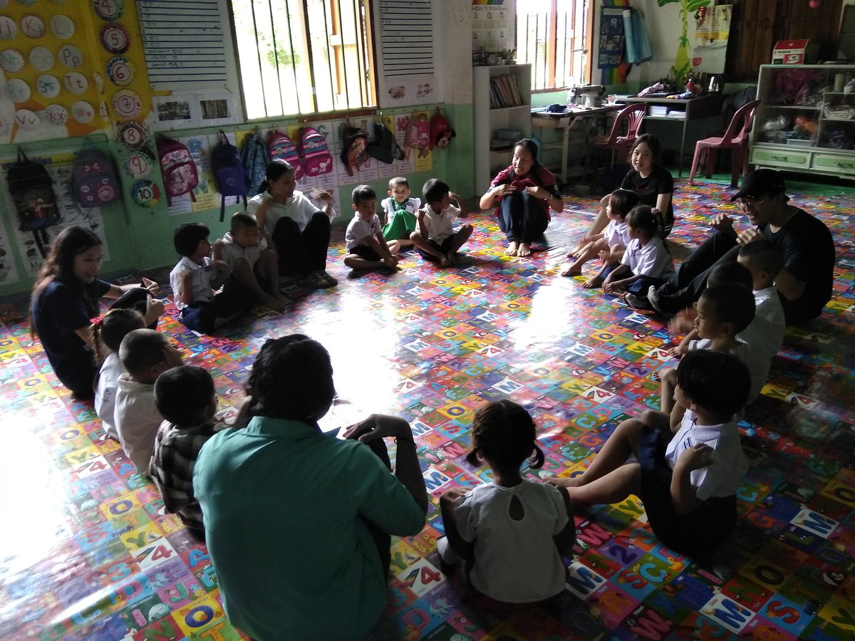 SR5phase's tweet photo. We were very privileged to visit the Love School today and very much hope to return again next year. We hope that our book donations will be well used @HarrowBangkok @HarrowBkkLIA @BorderBurma @AcornOverseas https://t.co/RhsL4vNshs