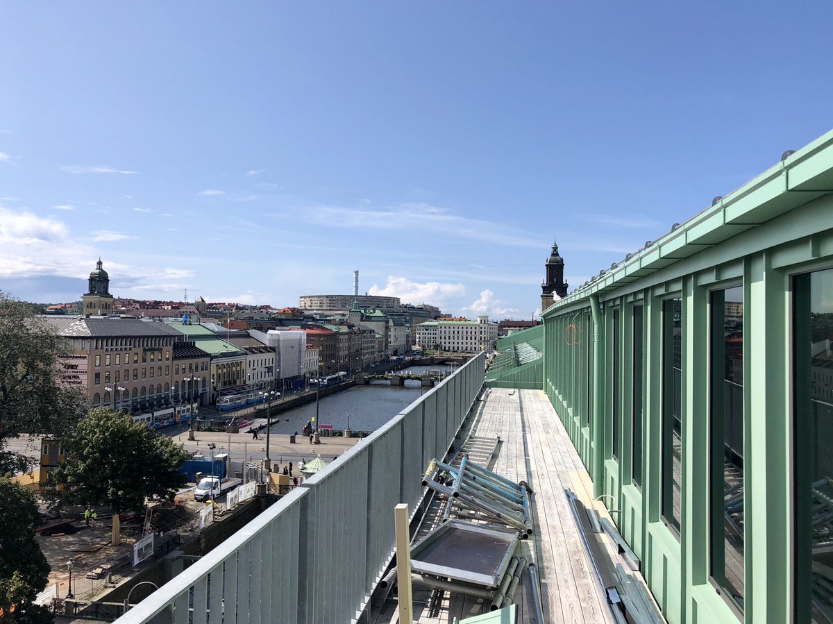 I Nordstan har vi hjälpt Vasakronan med att ersätta flera ventilationsaggregat med ett stort platsbyggt aggregat. Ytan som frigjordes i fläktrummet har förvandlats till ett modernt kontor med utsikt över Brunnsparken och Lilla torget.