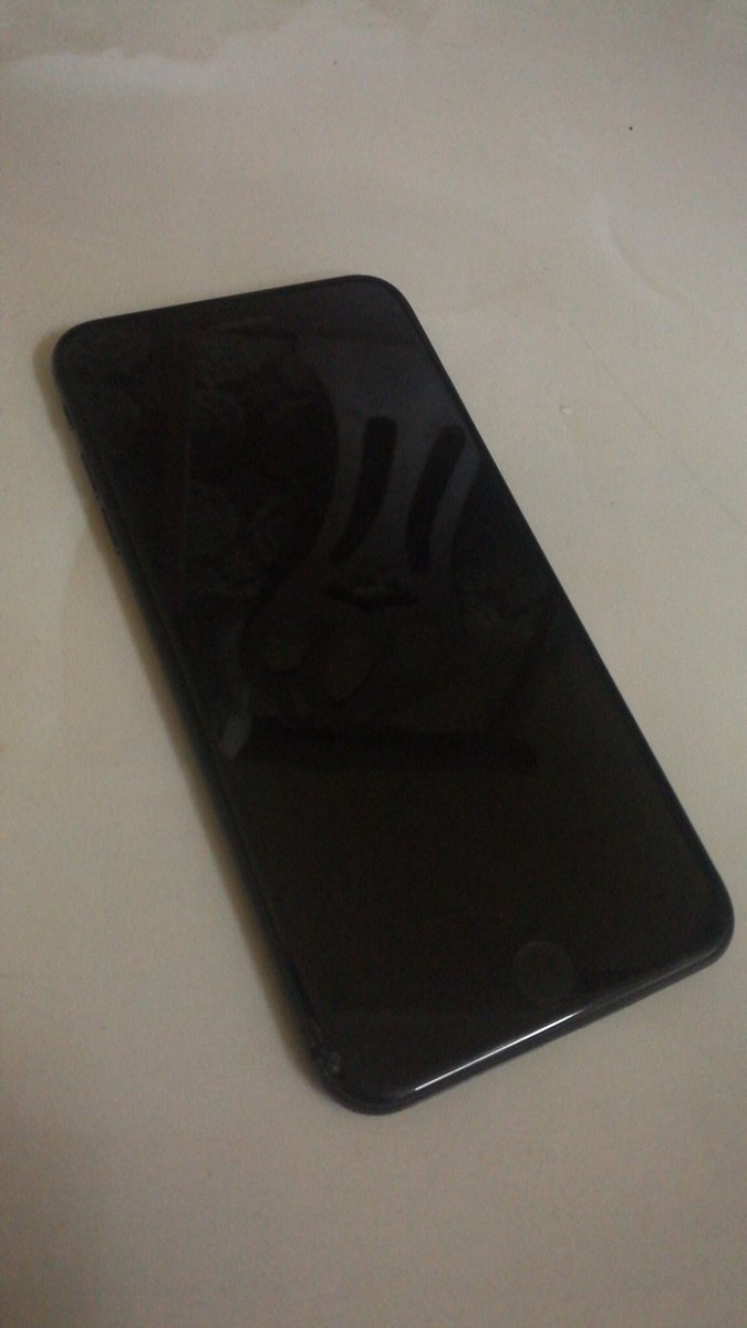 oli_store's tweet photo. ايفون ٨ بلص ، اسود ، ٦٤ قيقا نضيف شديد بس فيهو شقه صغير تحت ف الشاشه م مؤثر وم واضح 
، كامل الملحقات .
السعر : ٣٧ الف https://t.co/2xifGxTfiL