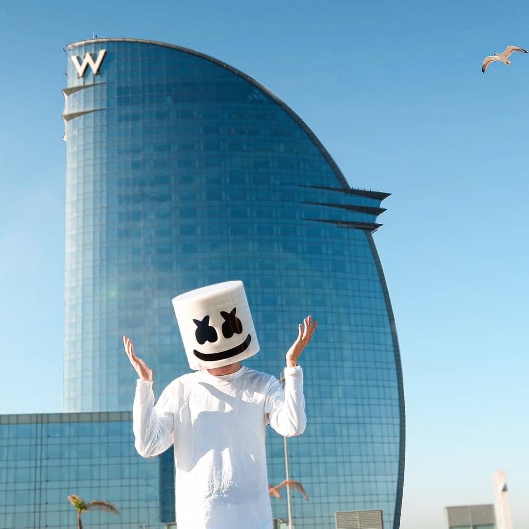 MrKeroro10's tweet photo. Holaa, me quiero hacer otra sesión de fotos con el disfraz de MarshMellow tipo estas, recomendadme sitios que puedan estar bien por Barcelona o cercanías 🧐 https://t.co/lmdjplbLUI