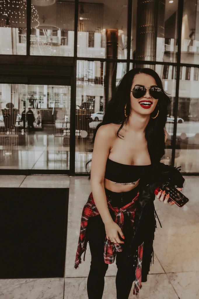 mrsholt04's tweet photo. Good morning @RealPaigeWWE !! Can't wait to meet u in 8 days (hopefully you're still able to make it). Hope your healing well. #FridayVibes #5yearsofwaiting #myidol https://t.co/nFuEKINWeO