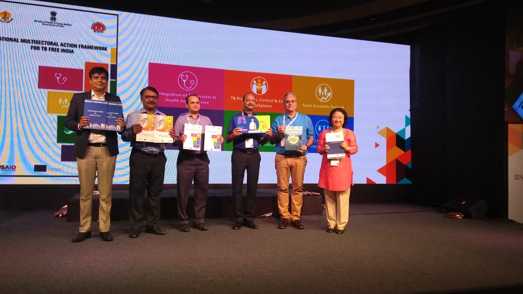 Coffee table book launch at @usaid_india #ChallengeTB project dissemination meeting, which highlights stories of survivors and silent champions who fought to #EndTB #IndiaVsTB @TheUnion_TBLH @FINDdx @kncvtbc @PATHtweets @MoHFW_INDIA @NHPINDIA @StopTB @WHO