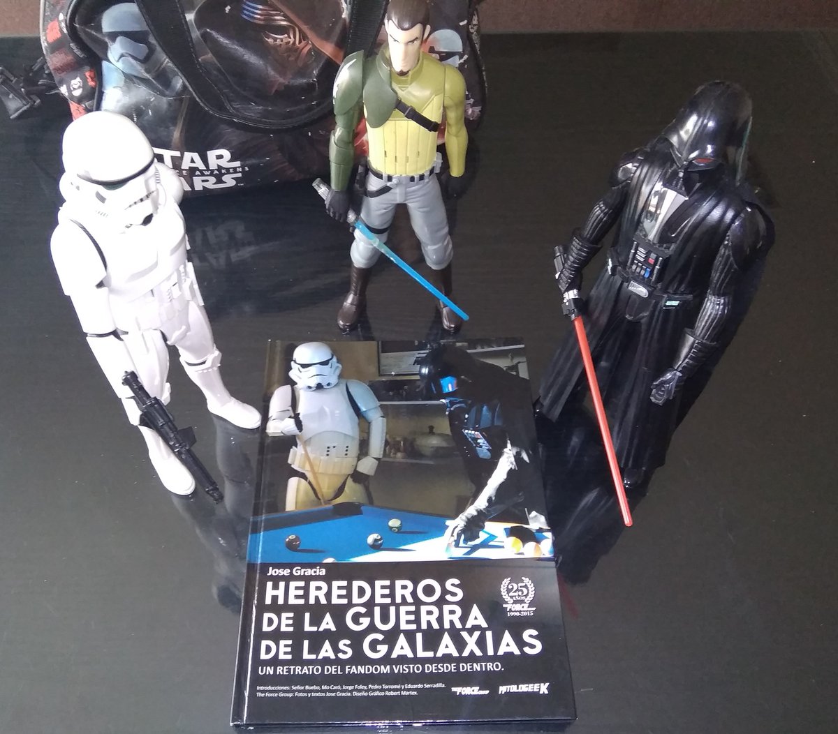 tintowers's tweet photo. Custodiado como se merece este #Herederosdelasgalaxias de #JoseGracia @ForceBooks #Fricomic @bibliotecaJedi @Angel_deJorge @SagaSkywalker @StarWarsEs @starracowars @aguilar_barea @evaz72 https://t.co/GQqJaCLOSI
