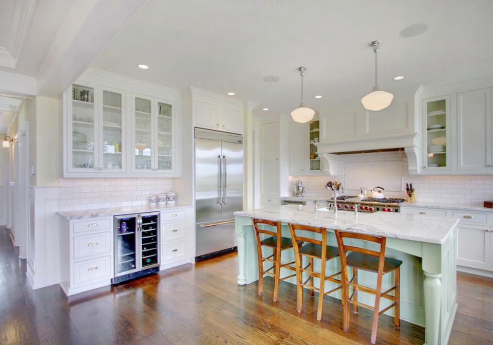 Assured_RE's tweet photo. Do you love this #bright open #kitchen with touches of #color? https://t.co/8s4qZnbrJb