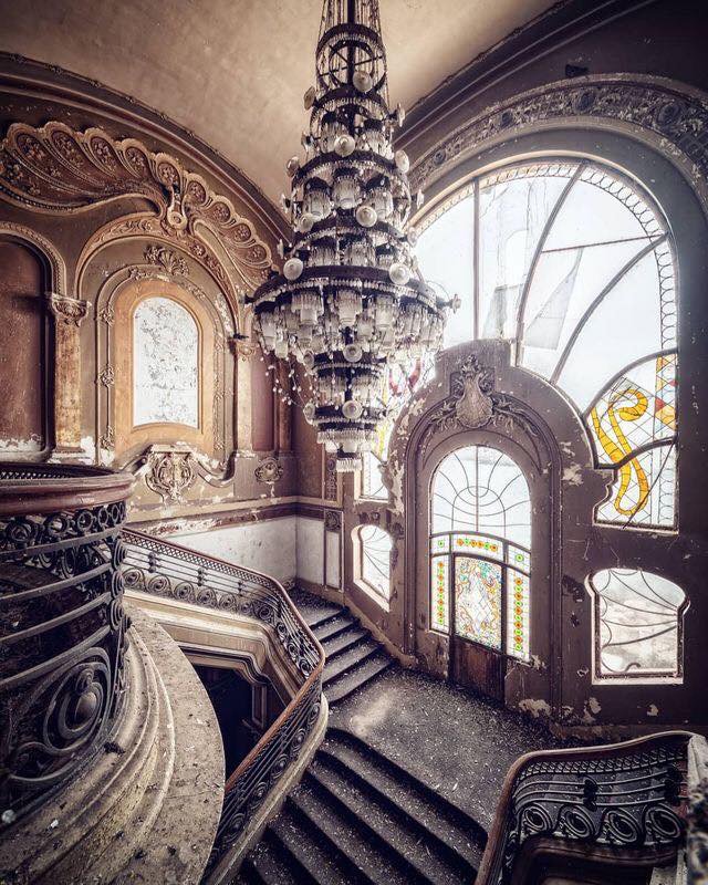 VectoresUrbanos's tweet photo. Increíbles lugares abandonados. 😧 III
#ArquiPost #Arquitectos #Arquitectura #Materiales #ArquiLife #ArquiLove #ArquiLovers #Architecture #Construcción #Diseño #Antiguo #Moderno #Fusión #Edificios #arquis #arquitecto #exteriores #abandonados #abandoned #exteriors #lugares https://t.co/yItDrBnDOK