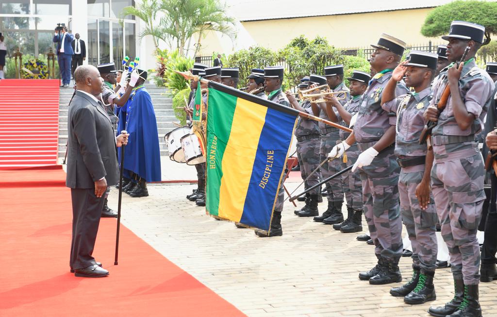 Le Chef de l'Etat S.E <a href="/PresidentABO/">Ali Bongo Ondimba</a> à rendu hommage au père de l'indépendance de notre nation. En effet la célébration de notre Indépendance est une date très importante pour notre pays, Il faut rappeler que le Chef de l'Etat reste fidèle aux valeurs et traditions Républicaines.