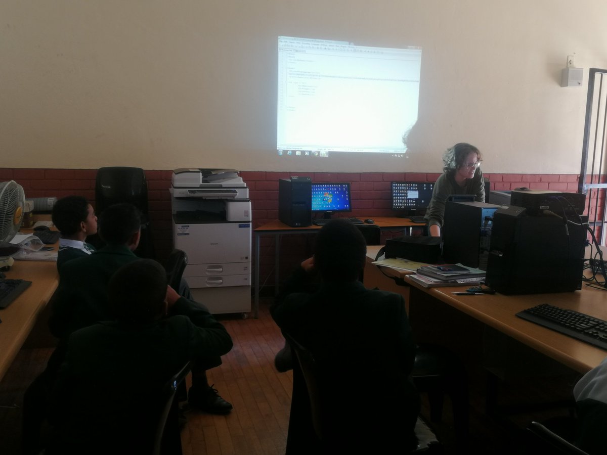 PeoyaP's tweet image. Today we are spending the day today with one of our 2019 Tech fellows @LumppNikki at her tech club (at Heathfield) teaching #HTML. Follow our 2019 Tech Fellows @UWCFutureTech using #techforgood to empower South African schools. @DebbieSchafer @WCED_eCulture @WC_EduMin