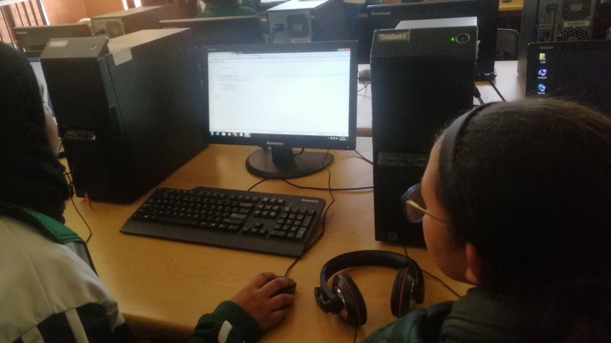 PeoyaP's tweet image. Today we are spending the day today with one of our 2019 Tech fellows @LumppNikki at her tech club (at Heathfield) teaching #HTML. Follow our 2019 Tech Fellows @UWCFutureTech using #techforgood to empower South African schools. @DebbieSchafer @WCED_eCulture @WC_EduMin