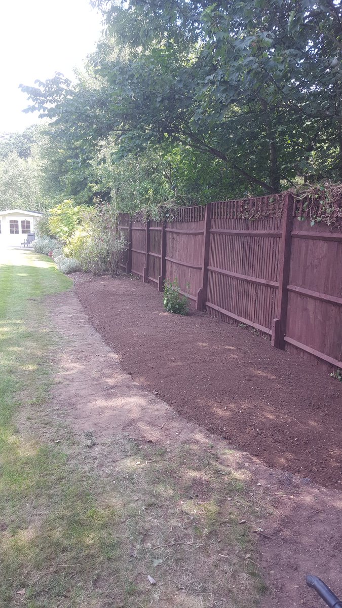 Tree stump removal and new shrub bed prepared. #landscaper #barrettlandscapes #tylerstools #pattaylorservices