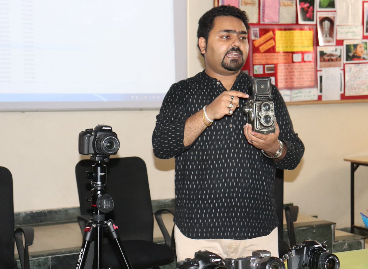 ims_noida's tweet photo. Event: #Photography_Workshop by Dr. Amit Chawla
Date: 7th- 9th Aug 19
Venue: #Presentation_Lab
SJMC Course: BJMC, MJMC
#School_of_Journalism_and_Mass_Communication, @ims_noida organized a Photography workshop by #Dr_Amit_Chawla for practical exposure of #BJMC and #MJMC students. https://t.co/6BQSoIN9k4
