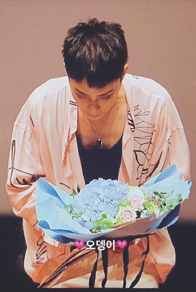 190816 젝키빌라 무대인사 #은지원 꽃이 넘 예쁘네요🤭💐