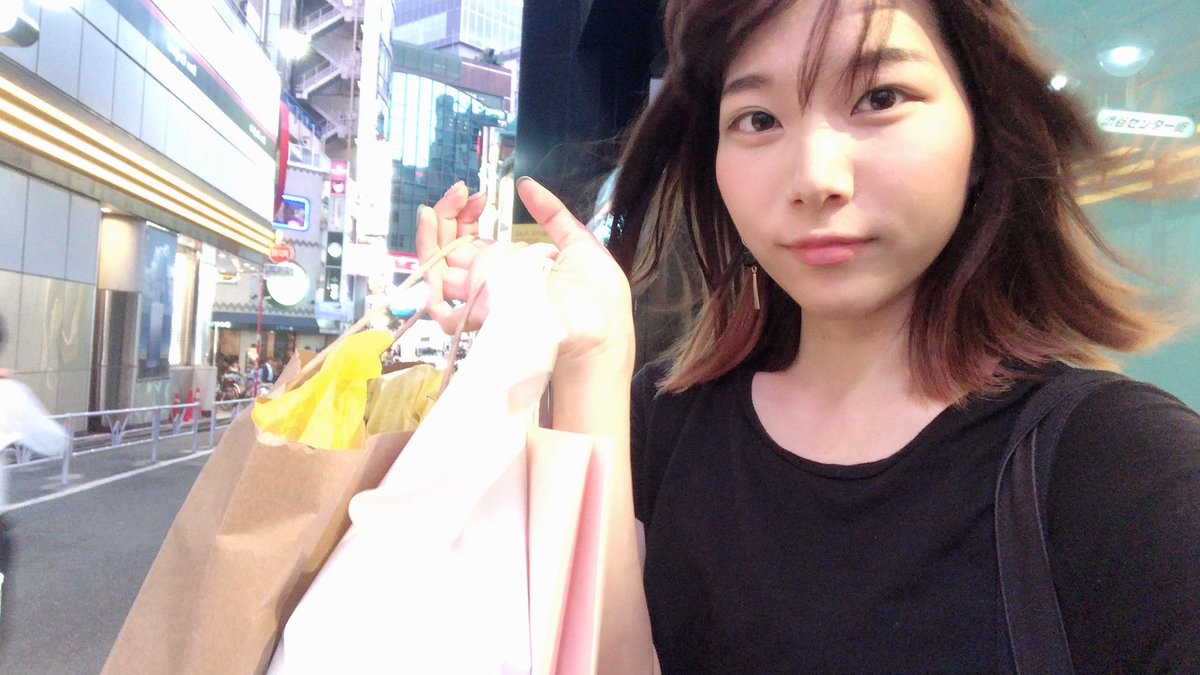 m0chan3's tweet photo. 今日は渋谷で爆買いした👗 https://t.co/UFhP3k00qL