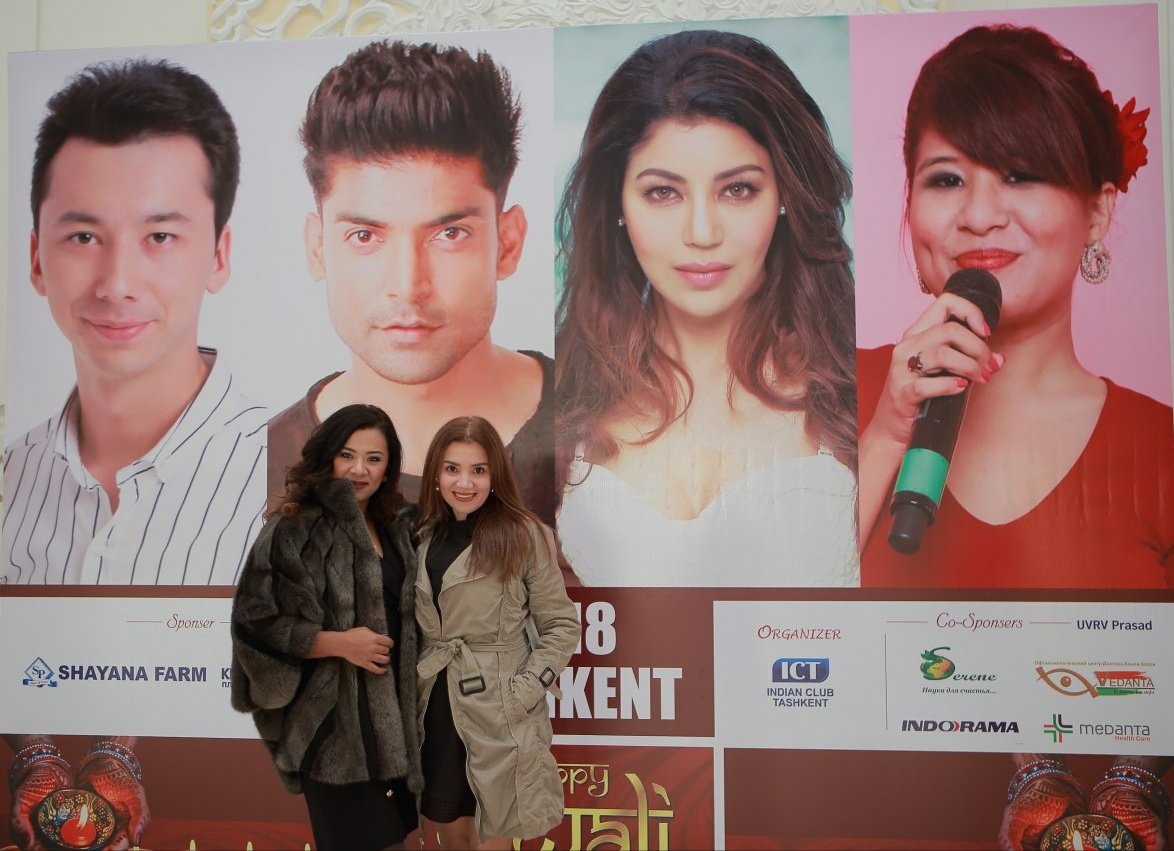 intertashkent's tweet photo. Индийские актеры Gurmeet Choudhary @gurruchoudhary и Shakti Arora @shaktiarora со своими супругами в Ташкенте. 
Смотрите трейлер в YouTube
https://t.co/uV3T8UtXxu https://t.co/JoIsbeDiHj