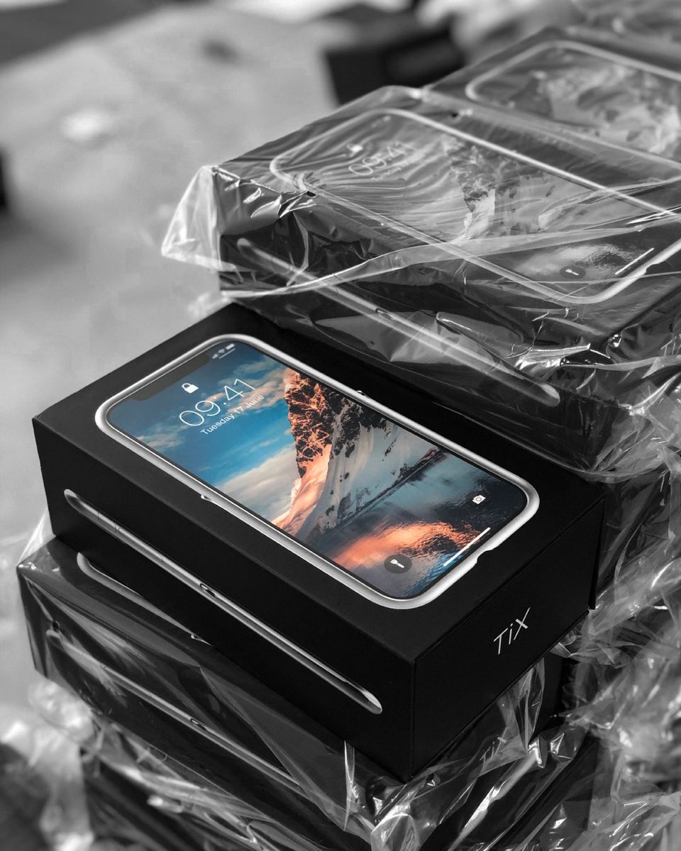 Allroad_Mobile's tweet photo. Guess what... We’re busy packing the first  hundreds TIX for @kickstarter and @indiegogo shipping... 😍😍😍

#iphonecase #titanium #kevlar #blushock #outdoor #indoor #lifestyle #premium #iphonex #iphonexs #iphonexsmax https://t.co/dTZFWlSakP