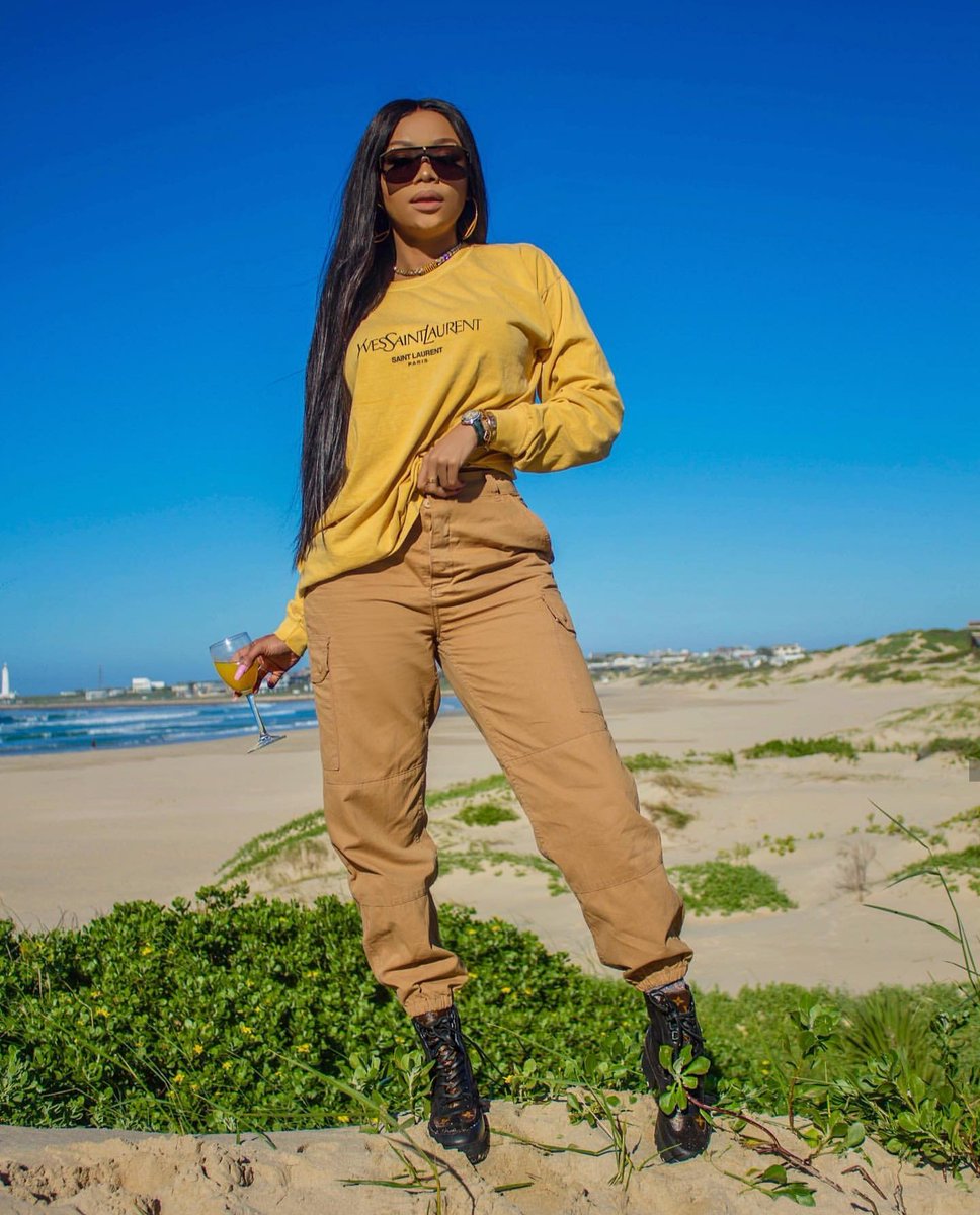QueenBs_World's tweet photo. Tonight on #BeingBonangS3 we go on the #SAExperience with @bonang_m, @tebogopinkygirl , @barbiliscious and @tokstarr ๐๐๐ธ๐พ๐ฅ
Don't miss it, 19h00 on @1MagicTV ๐
#BeingBonang
๐๐๐ฟ๐ฆ https://t.co/v7ff4EdjFr