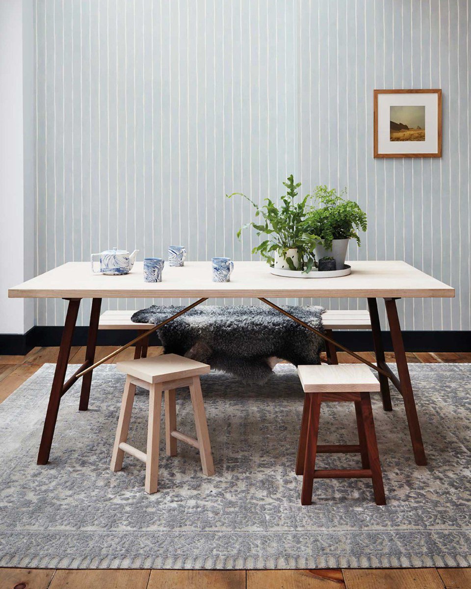 TempleogueDecor's tweet photo. We adore the beautiful hand rendered design of this Cole &amp; Son wallpaper, inspired by pottery making. Soft and serene this stripe design captures the delicacy of artistic brush markings. Full range of Cole &amp; Son wallpaper in store.

Image features Marquee Stripe 110/2008 https://t.co/Vbsu5wRYa9