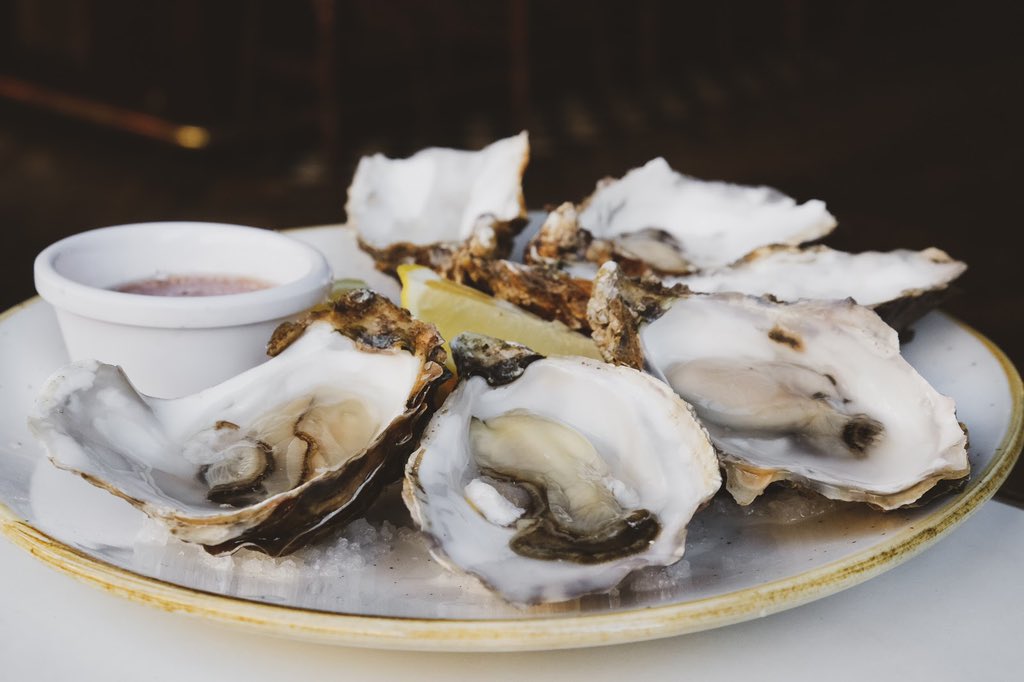 kcafeglasgow's tweet photo. If #FridayFeeling was a picture! Why not pop into the KC for a plate of fresh @lochfyneoysters today? https://t.co/TdWZ0P8kib