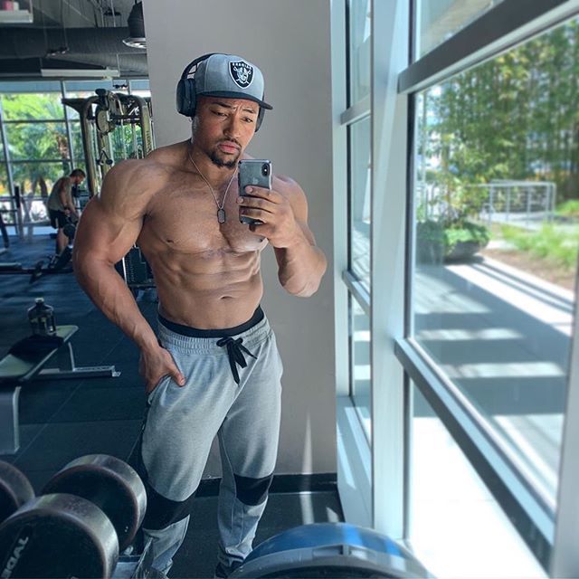 MensFitness_SA's tweet photo. #flexfriday with our October Cover Feature π @jcwhitefit
γ»γ»γ»
The goal should always be to get marginally better each day. These add up #stackthechips #t3withjc https://t.co/OeNcBlPIXc