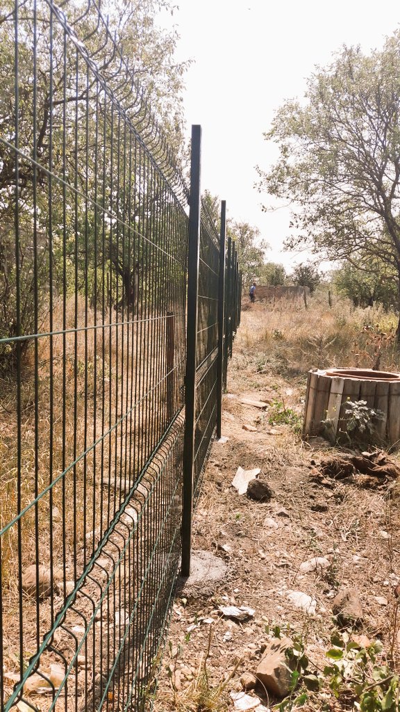 AradBenkoe's tweet photo. @MFAgovge organised visit for internationals at #Gugutiantkari at #ABL: Barbed wire and fences - such activities of #borderisation only lead to destabilisation and mean personal tragedies for local communities. International law needs to be respected. https://t.co/hfoySI4naK