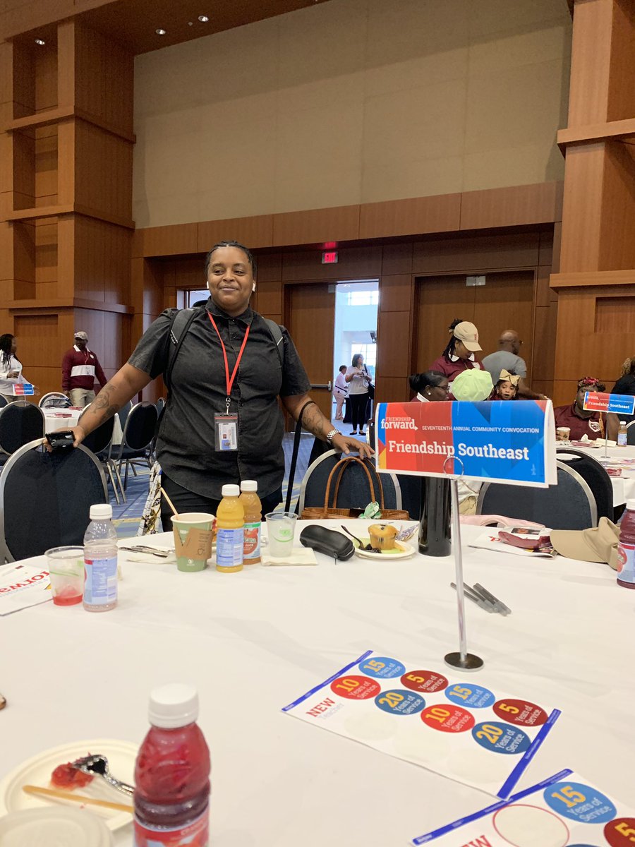 Nickell33000028's tweet photo. Ms. Lake just cant stay away #FriendshipFWD19 #FPCSSE #convocation19 https://t.co/syIyhUidQN