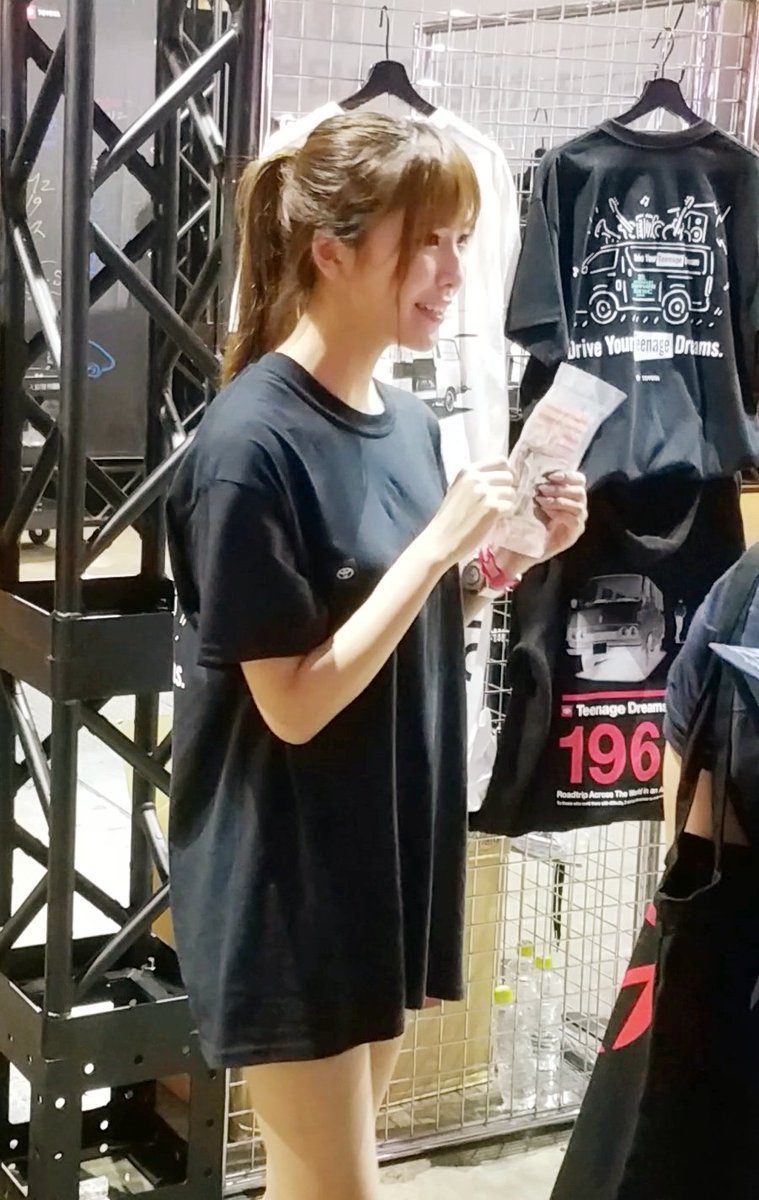ヨシミツ サマソニで見つけた 素敵なイベントスタッフ あゆあゆ ᴗ 居たー 熱心に仕事して偉い u ノ ᴗ u 幕張メッセ 令和元年8月16日 Ayuayu Chan あゆあゆ 新垣あゆ サマーソニック19 幕張メッセ フリーモデル