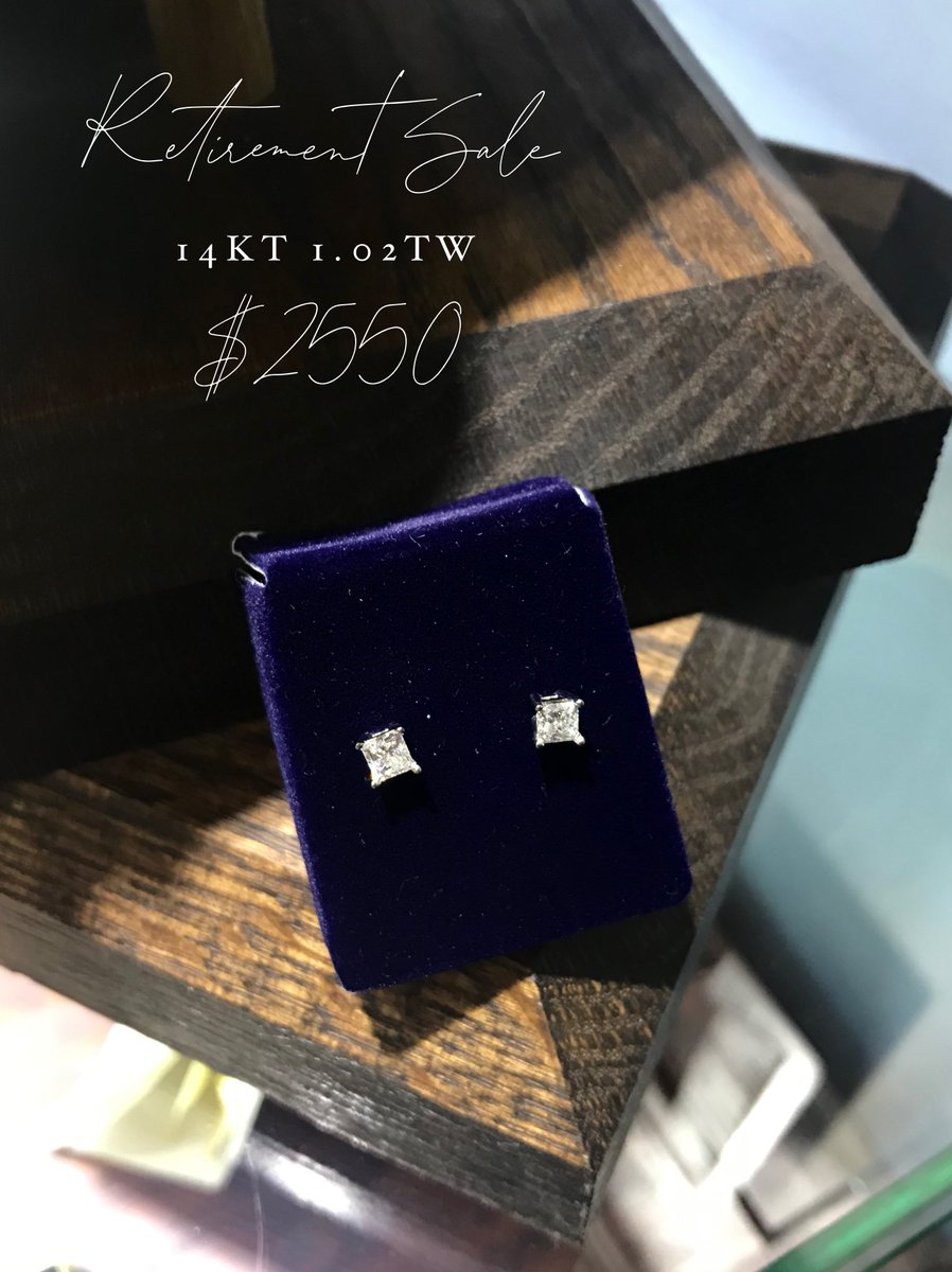 woolardsjeweler's tweet photo. 11 shopping Days until the end of an incredible journey. Come in and pick up a gift or something special for yourself. #burleson #texas #jewelry https://t.co/8aSzeZwmDk