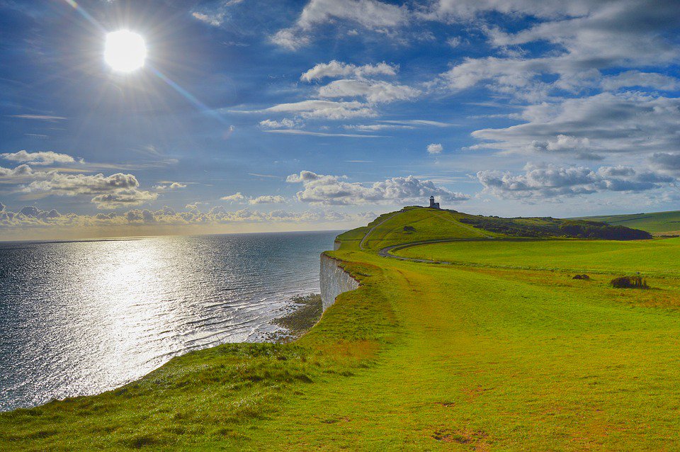 VisitSouthDowns's tweet photo. Did you know that although it may be the newest National Park the South Downs is actually the most visited, even beating the Lake District on volume! I'm personally not surprised by this little fact, why wouldn't you want to visit??#visitsouthdowns #nationalpark #needtovisit 🌿🌺 https://t.co/1M6MYpRw2Y