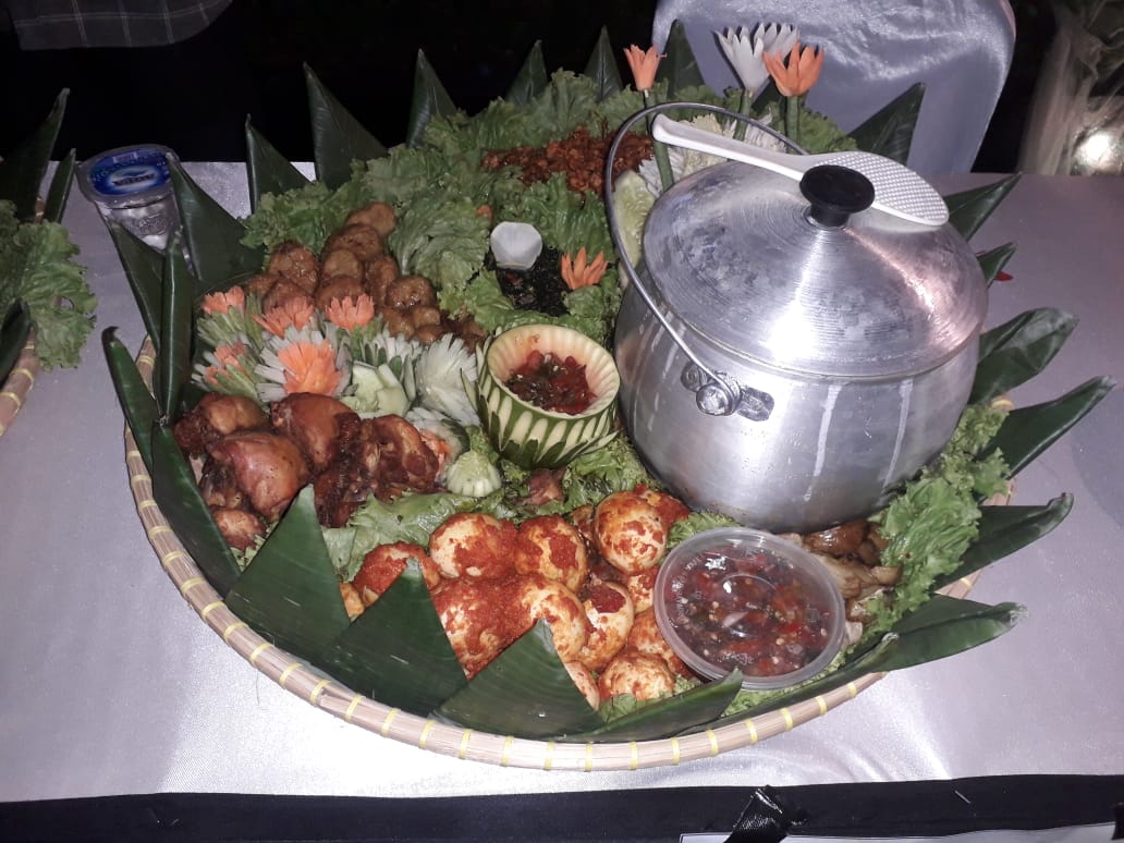 Andis_80's tweet photo. Mau nyicip liwet ala bintang 5? Yuk buruan ke sini, dijamin ajiiiiibbb
#HUTPurwakarta https://t.co/WqylvsP24A