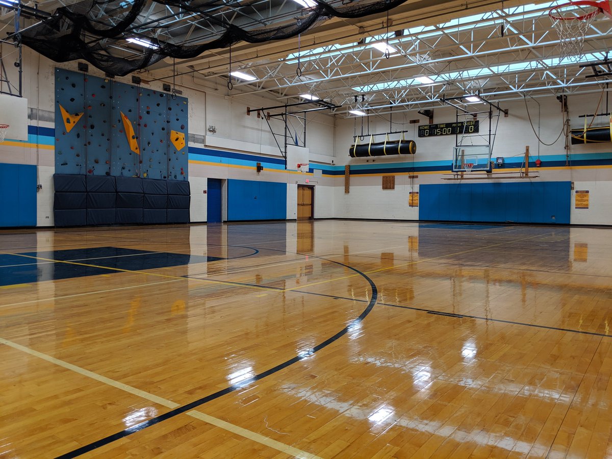 AverillParkCSD's tweet photo. The AMS Cafeteria is looking great thanks to the hard work of Ms. Connie and custodial crew! New banners are up and the gymnasium is looking great!

Algonquin is nearly ready for students to come pouring through the doors! https://t.co/huezo7RO3h