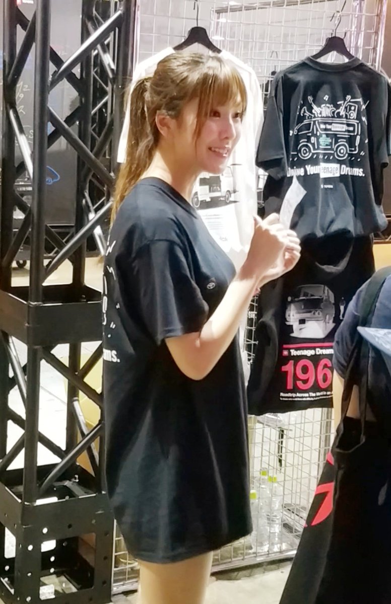 ヨシミツ サマソニで見つけた 素敵なイベントスタッフ あゆあゆ ᴗ 居たー 熱心に仕事して偉い u ノ ᴗ u 幕張メッセ 令和元年8月16日 Ayuayu Chan あゆあゆ 新垣あゆ サマーソニック19 幕張メッセ フリーモデル