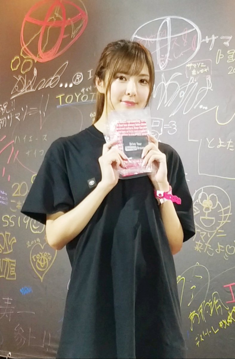 ヨシミツ サマソニで見つけた 素敵なイベントスタッフ あゆあゆ ᴗ 居たー 熱心に仕事して偉い u ノ ᴗ u 幕張メッセ 令和元年8月16日 Ayuayu Chan あゆあゆ 新垣あゆ サマーソニック19 幕張メッセ フリーモデル