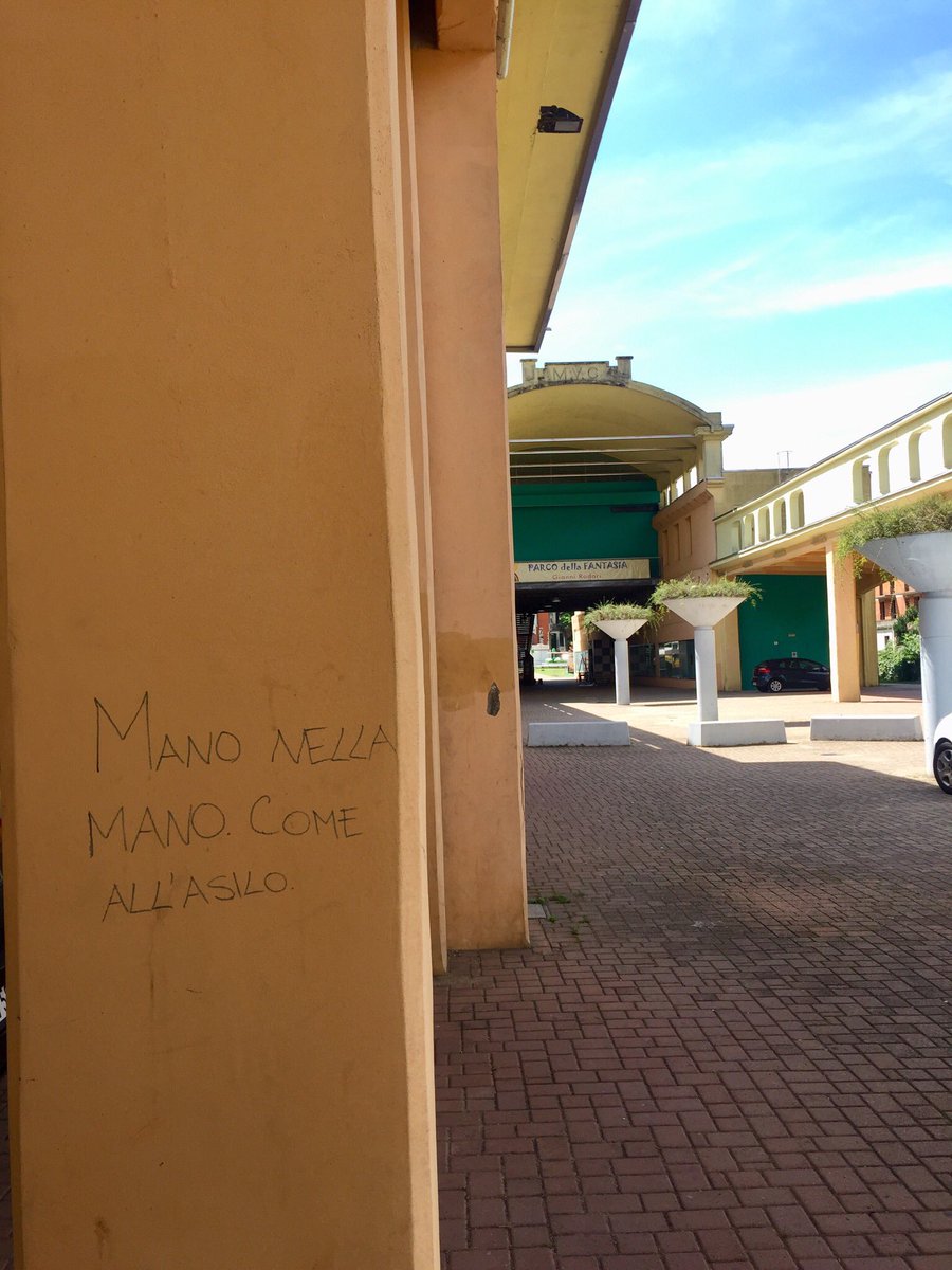 “Mano nella mano come all’asilo...”
#Endecasillabi #SfumatureDellAnima <a href="/CasaLettori/">Casa Lettori</a>