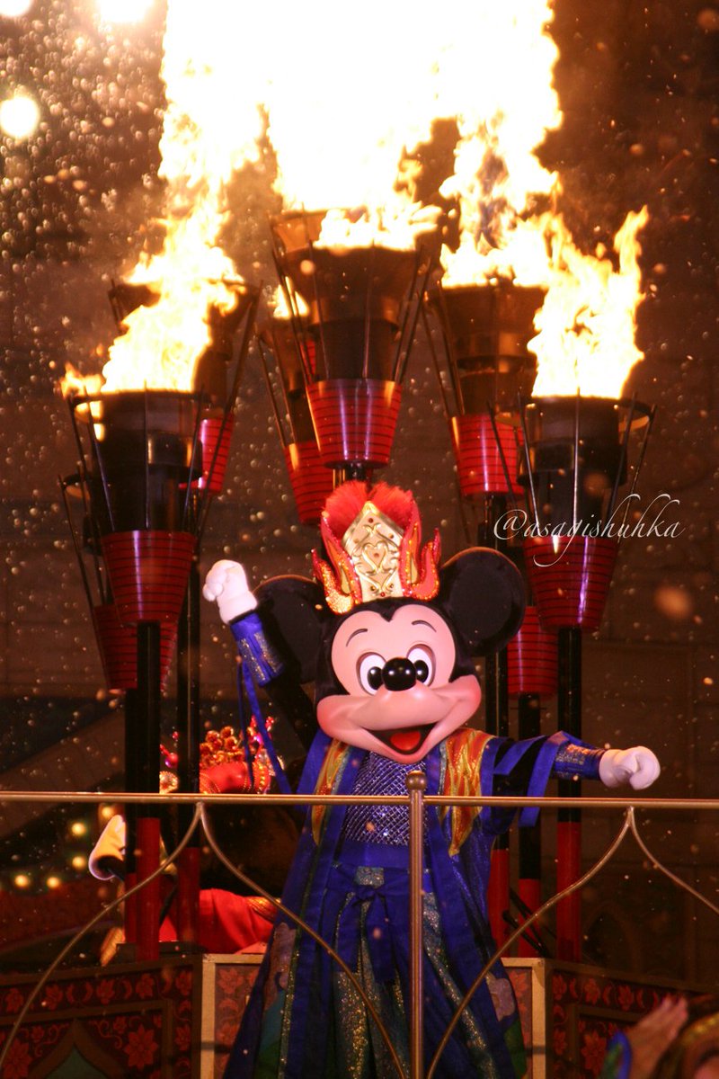 あさぎ Sur Twitter ボンファイアーダンス 06 07 もう12年も前 白目 アラビアンコーストで初めてステージが組まれてミキミニが登場したショー 初年度は空いていたのに2年目から混み始めた シーの夏のショーと言えばこれ