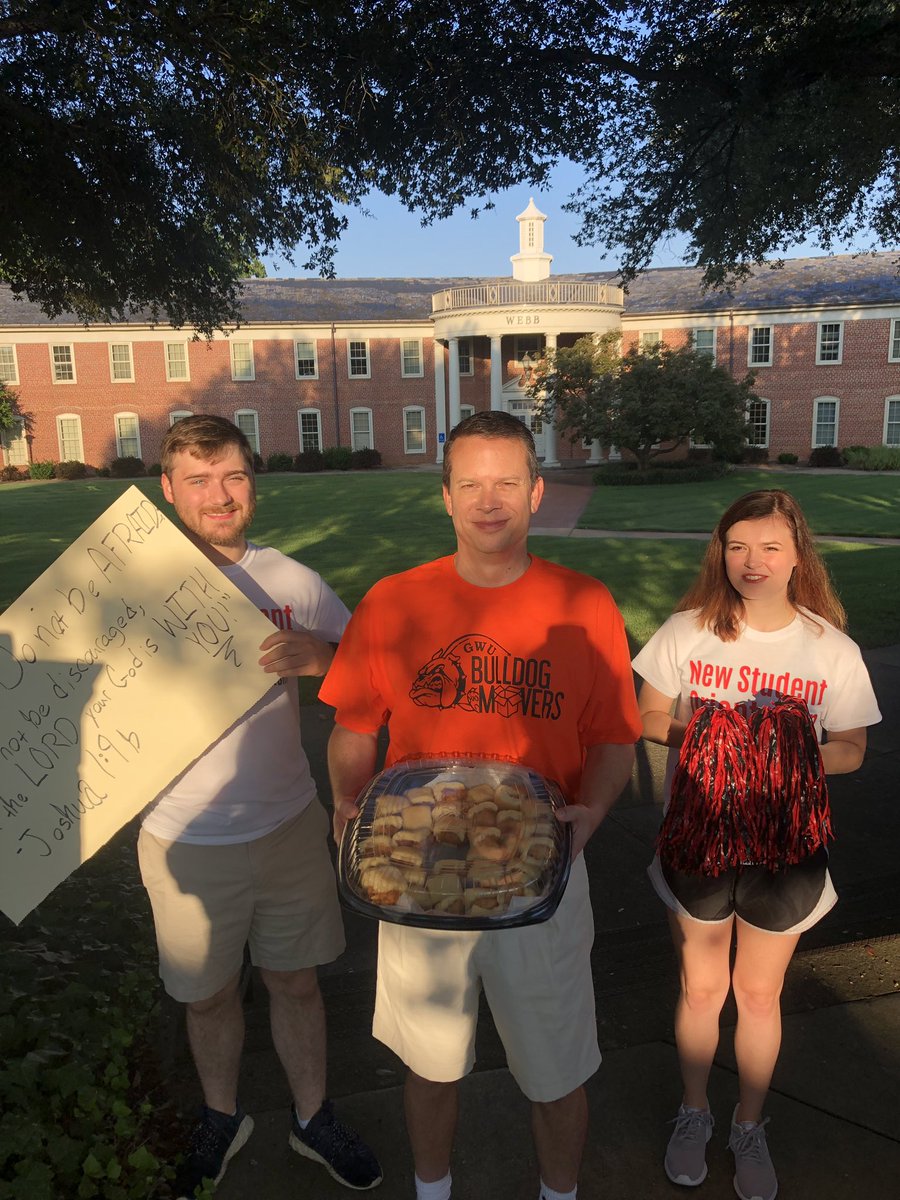 gwusga's tweet photo. #downsdelivered @GardnerWebbpres is true to his word, with chicken minis in hand! https://t.co/NGnQhO029q