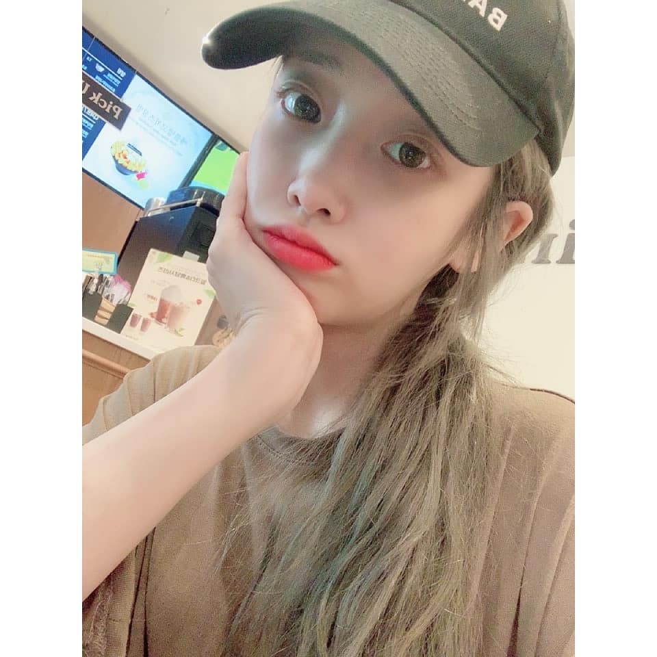 어제 비와서 약속 취소 하자마자 비는 그치고.. 난 하루종일 숙소행>< 꿀꿀해서 숙소상가에 빙수사러 나왔다가ㅎ 
#빙수맛있었으니_됐어
#날씨가_너무_좋아졌어
#드라마_정주행
#진정한_집순이
#v채플채팅할사람