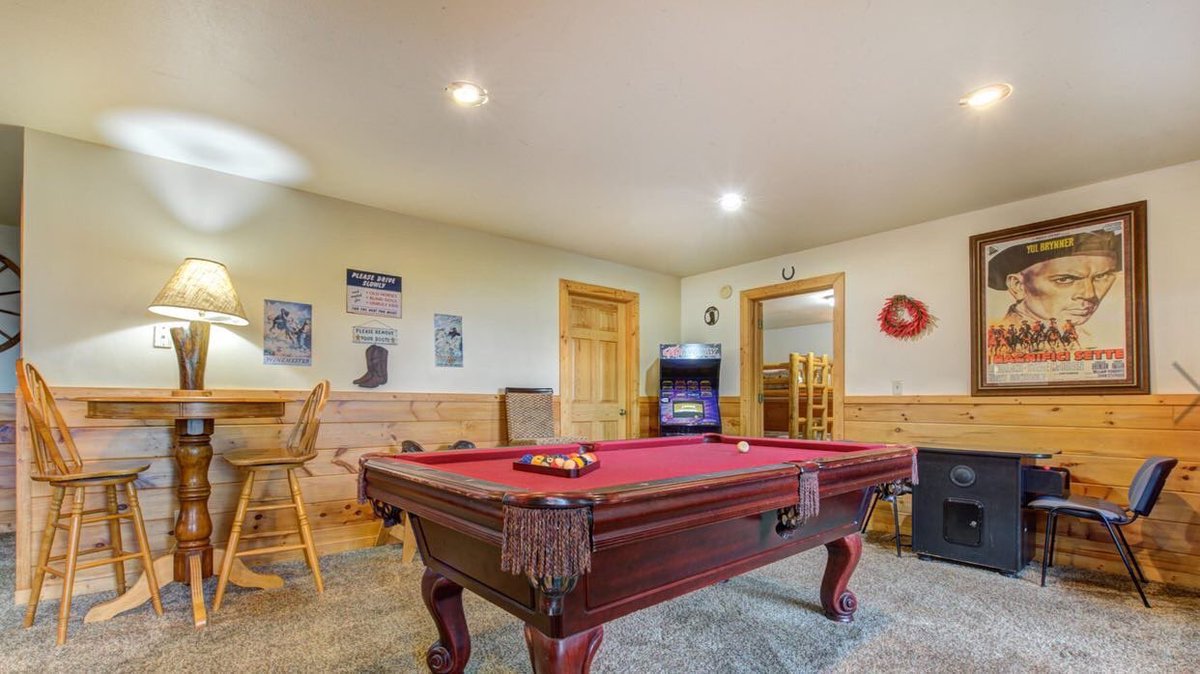 Maples_Ridge's tweet photo. What a view!?π This our new Magnificent SEVEN! It is a beautiful seven bedroom, and 7.5 bathroom lodge! And it sleeps 24 people!π±
We would LOVE for you to bring your WHOLE family to stay in the beautiful Smoky Mountains!
Call us at - (865)908-8970
#pigeonforge #cabinviews https://t.co/R9tw50xJbA