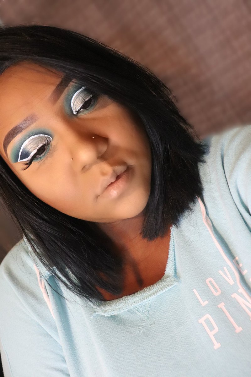 makeupby_liz01's tweet photo. Ice me out🌬️
Details posted below 💙
#friday #makeup #TheList #abhprimer #glam #MOTD https://t.co/Cw2S9dOvMg